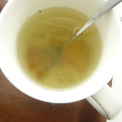 お、おいしい！風邪の時などにも活用できそうですね。今まで柚子茶はお湯で飲んでましたが緑茶も合う！ごちそうさまでした＾＾♪
